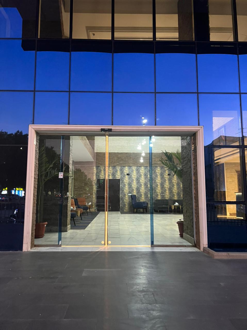 واجهات زجاجية